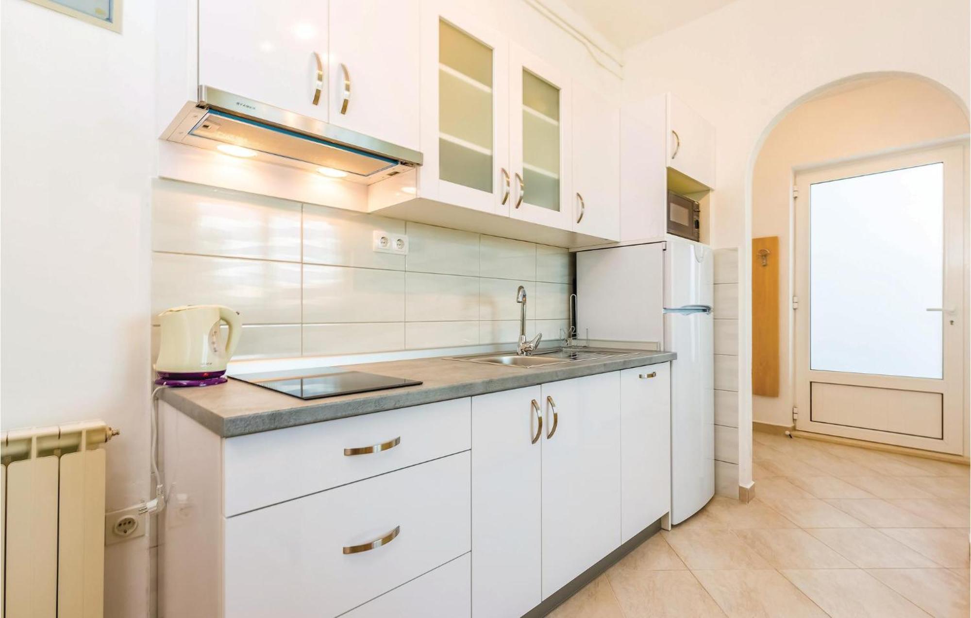 1 Bedroom Awesome Apartment In スペタルスカ・ドラガ エクステリア 写真