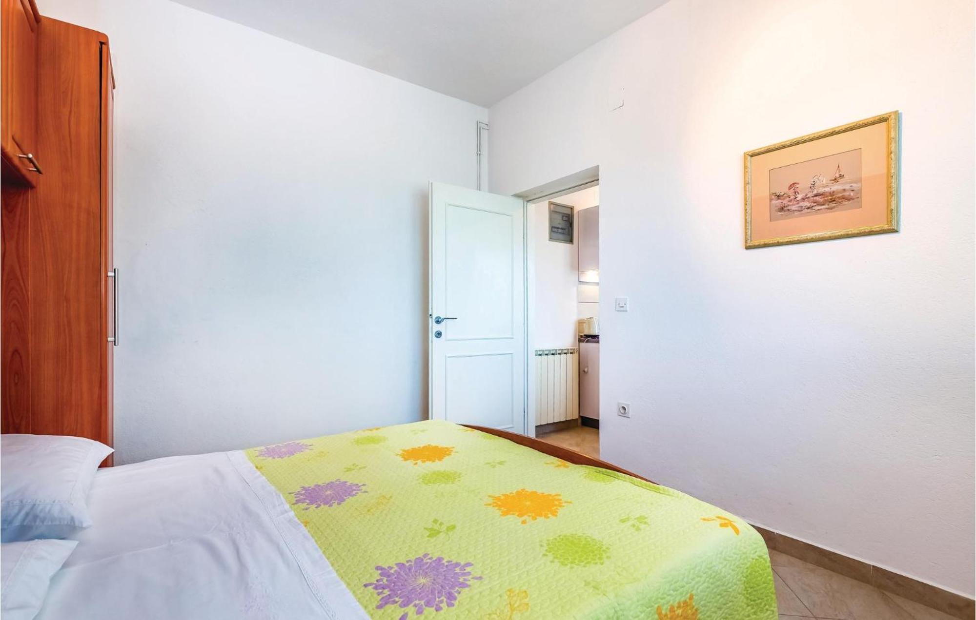 1 Bedroom Awesome Apartment In スペタルスカ・ドラガ エクステリア 写真