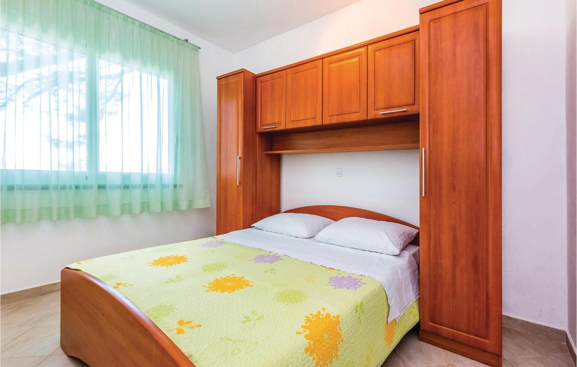 1 Bedroom Awesome Apartment In スペタルスカ・ドラガ エクステリア 写真