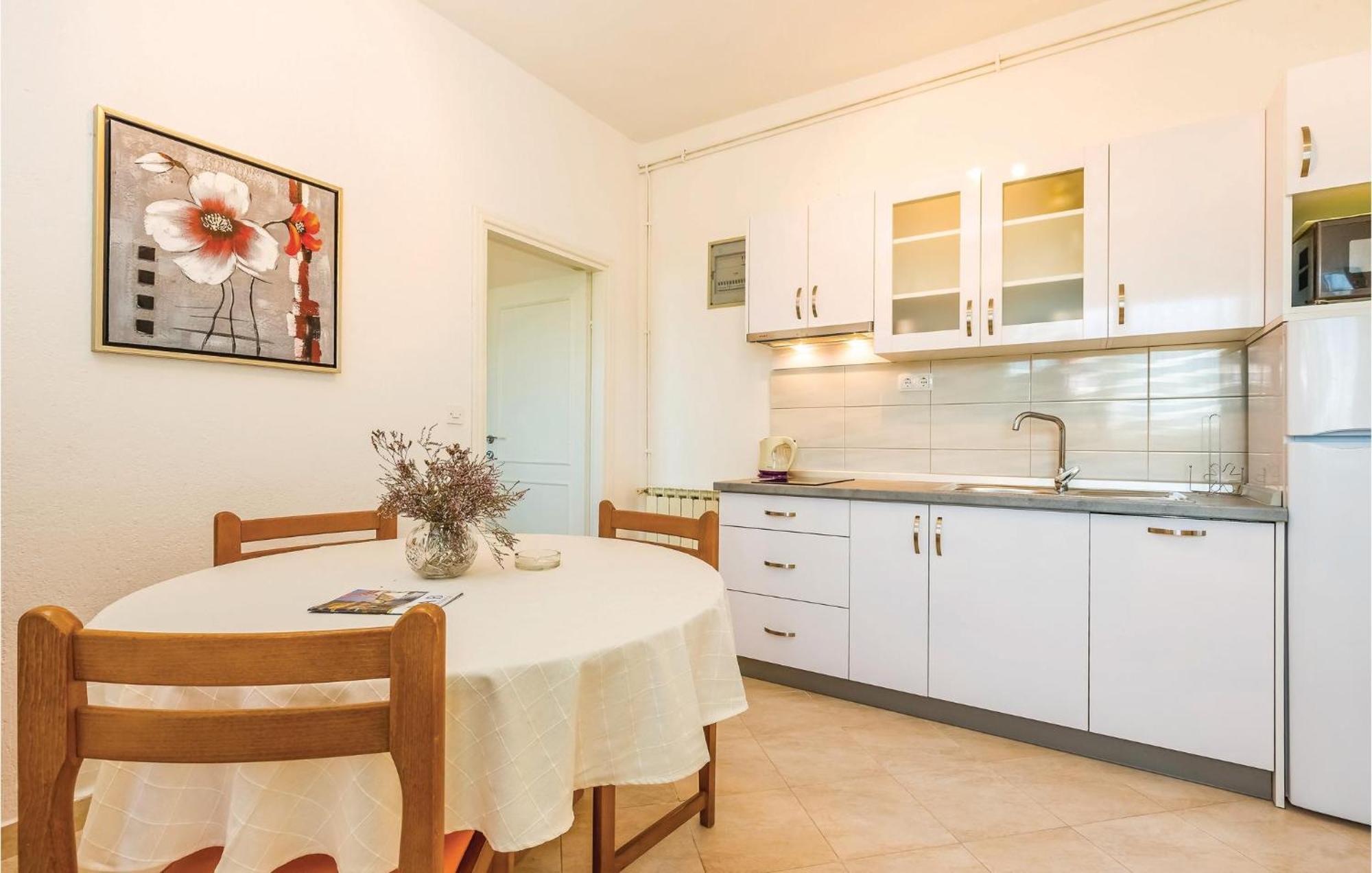 1 Bedroom Awesome Apartment In スペタルスカ・ドラガ エクステリア 写真