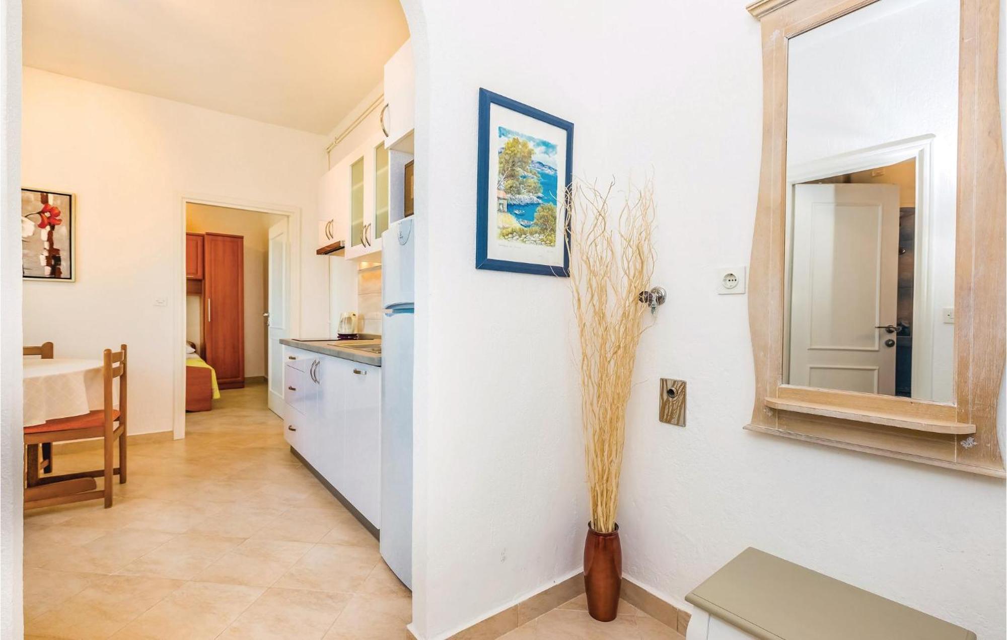 1 Bedroom Awesome Apartment In スペタルスカ・ドラガ エクステリア 写真
