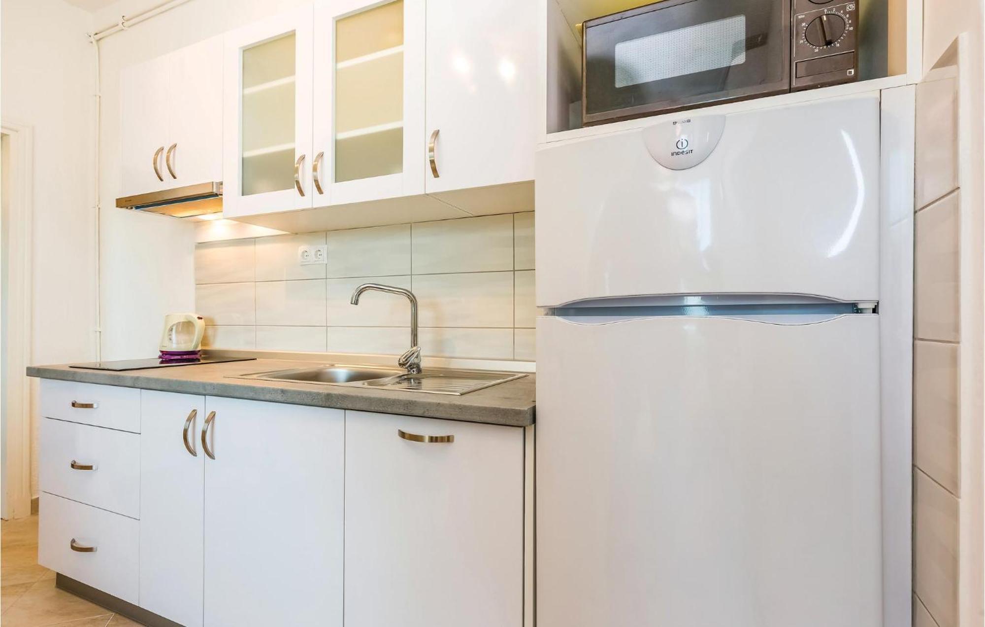 1 Bedroom Awesome Apartment In スペタルスカ・ドラガ エクステリア 写真