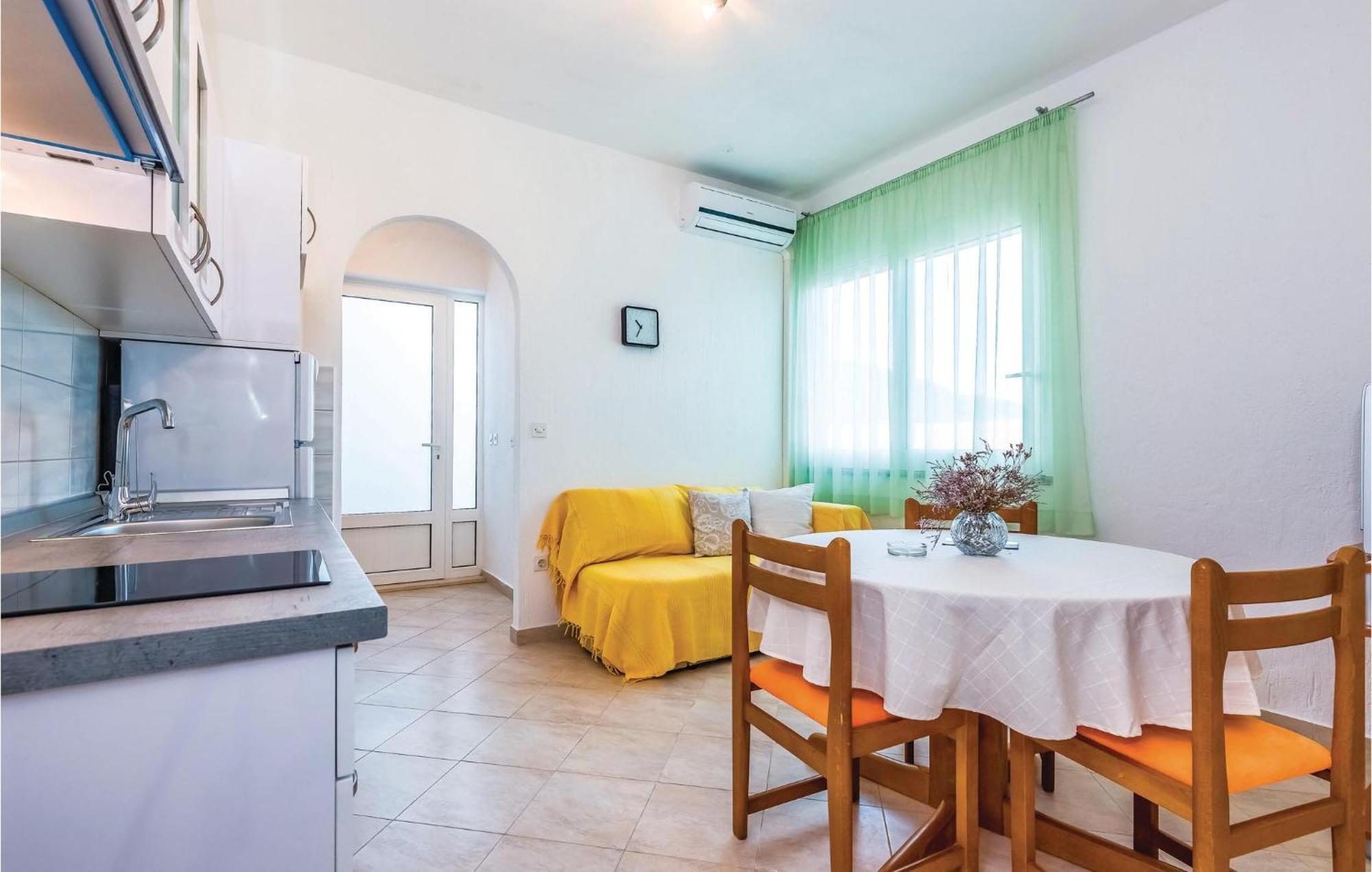 1 Bedroom Awesome Apartment In スペタルスカ・ドラガ エクステリア 写真